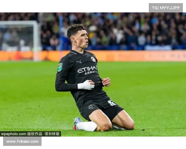 英超联赛：曼城福登挑射破门